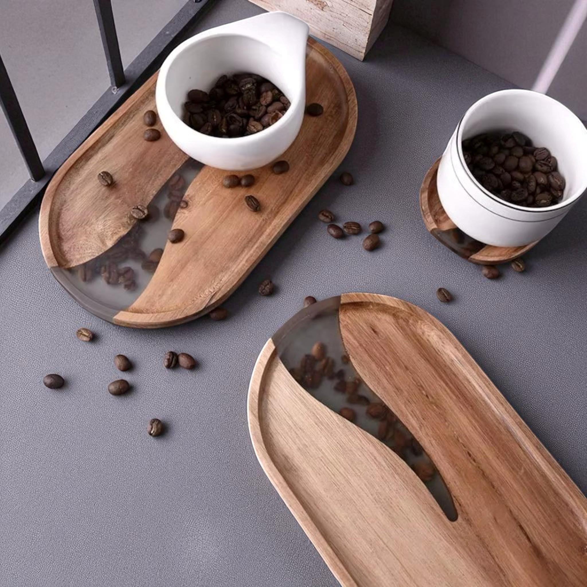 アカシア材サービングトレイ＆コースターセット – 樹脂インレイ、素朴