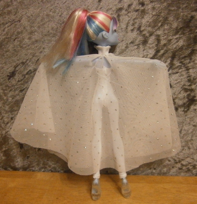 White with glitter dot cape for fashion dolls