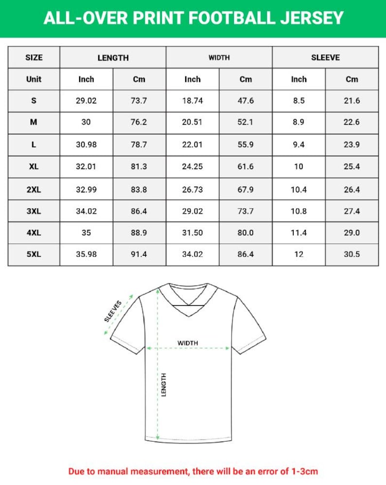 Op de afbeelding: Maattabel voor een voetbalshirt met all-over print. De tabel toont afmetingen in cm en inches voor lengte, breedte en mouwlengte, van maat S tot 5XL. De tekst bovenaan luidt "ALL-OVER PRINT FOOTBALL JERSEY".