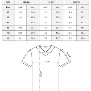 Op de afbeelding: Maattabel voor AOP voetbalshirts voor kinderen en jongeren. Afmetingen in inches en cm voor lengte, borst en mouwen, van 2T tot YL. Een diagram illustreert de meetpunten op een shirt.