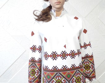 Women's tunic with ethnic motifs