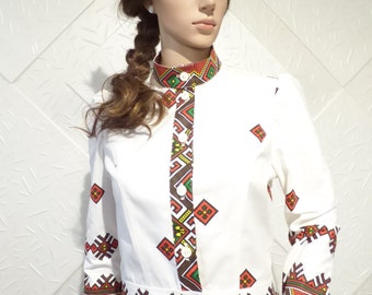Sporty elegant jacket with ethnic motifs,