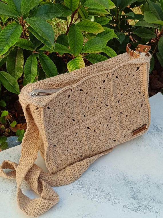 Crochet Granny Square Bag: Sunflower Design, Cotton Lining