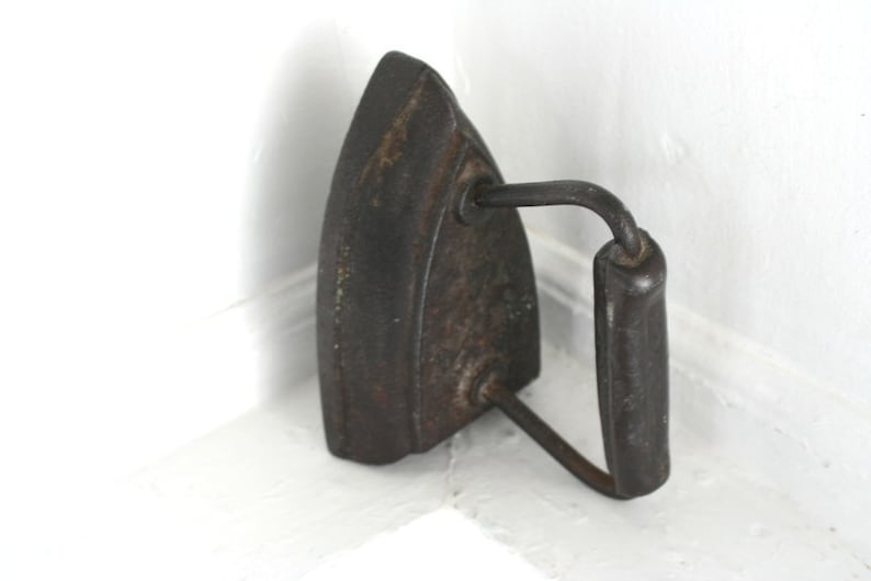 Vintage Flat Iron Sad Iron Rustic Cast Iron Antique Etsy
