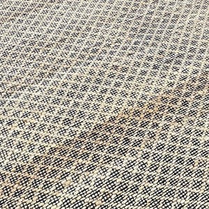 Handwoven Jute Rug: Scalloped Edge, Eco-Friendly Hemp Carpet