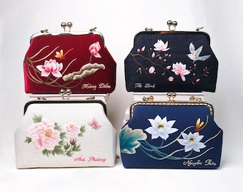 Clutch floral bordado personalizado: bolso con marco Kisslock hecho a mano