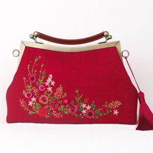 Red Embroidered Clutch Bag: Vintage Floral Kisslock Purse with Chain
