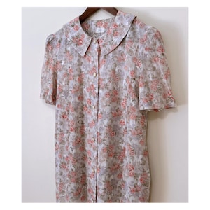Vintage Floral Puff Ärmel Midi Kleid mit Peter-Pan-Kragen und Taschen - Cottagecore Button-Down-Kleid