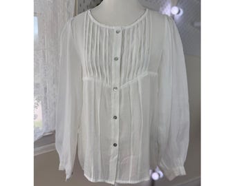 Camicetta da donna semitrasparente in misto lyocell con pieghe, maniche lunghe, chiusura frontale con bottoni, vestibilità comoda, primavera/estate.