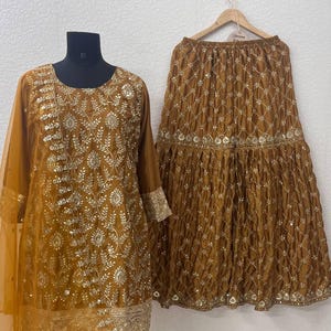 Traje Sharara de seda chinon pesada de diseñador color mostaza, ropa de fiesta con bordados pesados, atuendo indio listo para usar, vestido étnico para festivales de bodas