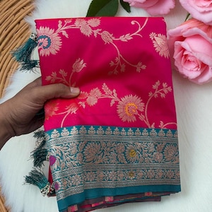 Roze zachte zijden banarasi-sari met kwastjes | Meenakari bloemen- en knoopwerk
