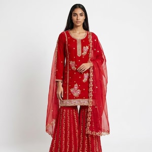 Conjunto de sharara de diseñador en seda gorget, kurta, pantalón y dupatta con bordados elaborados y lentejuelas, atuendo étnico listo para usar, estilo pakistaní.