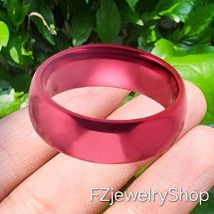 Anillo de carburo de tungsteno rojo: banda abovedada pulida de 8 mm - Ajuste cómodo