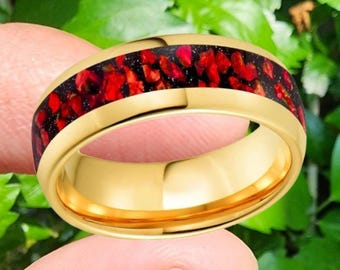 Anillo de carburo de tungsteno con incrustación de ópalo rojo y ajuste cómodo.