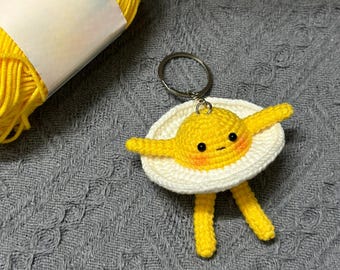 Patrón de ganchillo de huevo frito en PDF, llavero de amigurumi de huevo adorable, mini juguete de desayuno, patrón de comida de ganchillo fácil, idea de regalo hecho a mano para amigos.