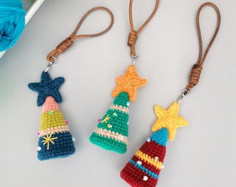 Christmas Tree Hanging Crochet PDF Pattern - Easy Crochet Xmas Tree Bag Charm Amigurumi - Crochet Ornament Christmas Decoration Tutorial