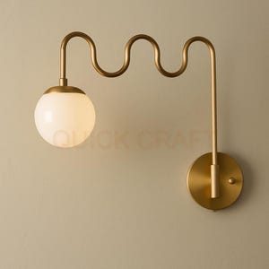 Applique da parete in ottone fatto a mano con globo: lampada da toeletta moderna di metà secolo