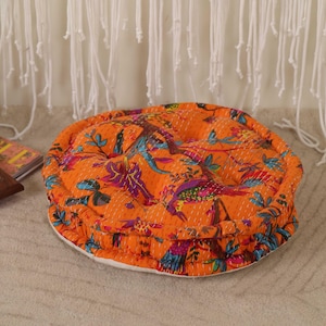 Handgjord Kantha Patchwork Fågelmönstrad Golvkudde – Boho Tuftad Sittdyna, Fönsterbänkkudde, Handgjord Återvunnen Bomullspuff, Fransk Lantlig