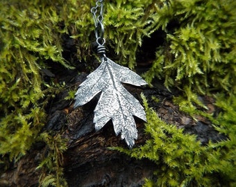 Crataegus monogyna - Arbre d'aubépine - Pendentif en argent pur véritable feuille - par Quintessential Arts