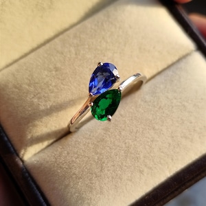 Emerald & Blue Sapphire Toi et Moi Ring – Pear Cut Two-Stone Ring in 925 Sterling Silver – Promise Ring or Birthday Gift for Her
