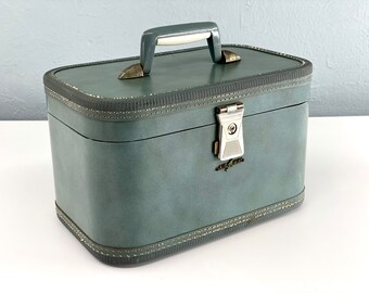 Vintage Blue Train Case by Airway, Cosmetic Case, Vintage Luggage, Theater Prop, Vintage Storage