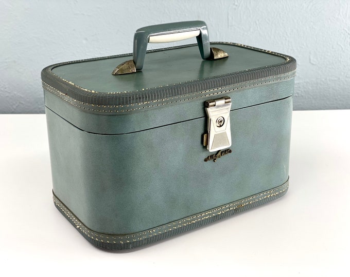 Vintage Blue Train Case by Airway, Cosmetic Case, Vintage Luggage