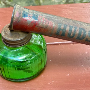 Vintage Hudson Nebu Lizor Bug Sprayer with Green Glass Tank, Movie Prop, Theater Prop image 6