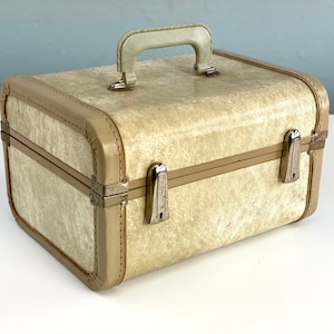 Vintage Train Case, Vintage Luggage Suitcase, Cream Color Small Cosmetic Case, Makeup Case, 1940s Luggage, Home Decor
