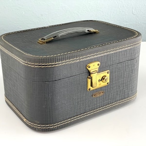 Vintage Blue Train Case, Vintage Luggage by Vactioner Royal Luggage, Cosmetic Case, Film Props, Petersburg VA