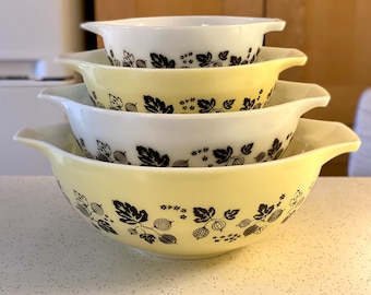 Pyrex Gooseberry Cinderella Bowls, Pyrex Nesting Bowls, Pyrex Mixing Bowls, Yellow and Black Pyrex Bowls