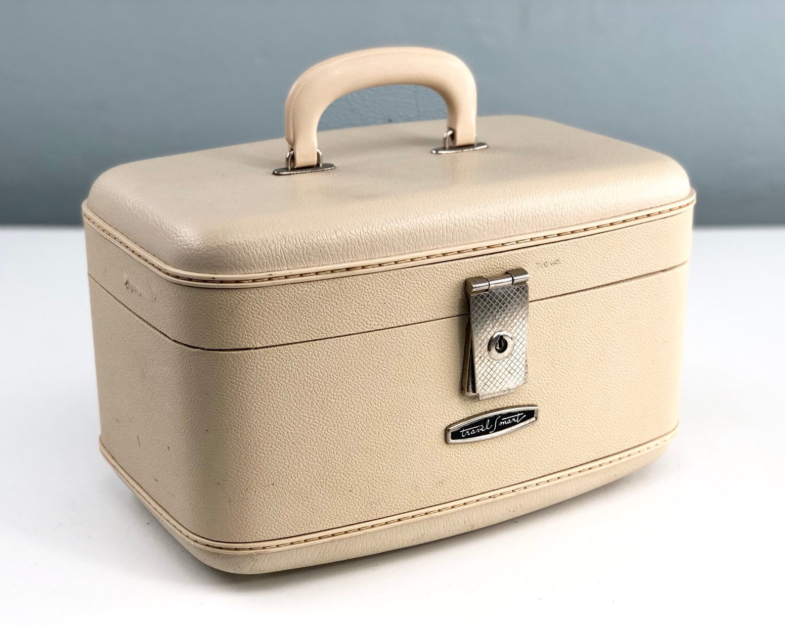 Vintage cosmetic case sale