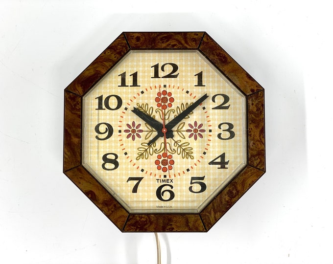 Mid Century Kitchen Wall Clock by Timex, All Plastic Vintage Kitchen Clock, 1970s Clock, Country