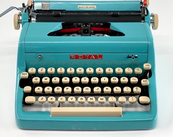 1956 Turquoise Royal Quiet De Luxe Typewriter - Very Good Working Condition (See Details)