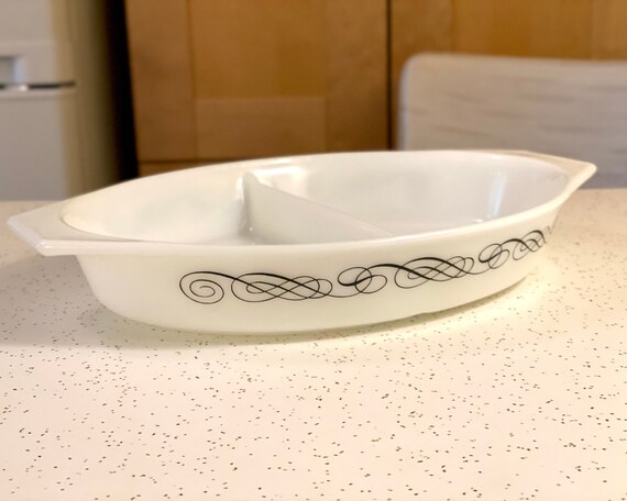 Pyrex Scroll Divided Casserole Dish, 1 1/2 Quart 
