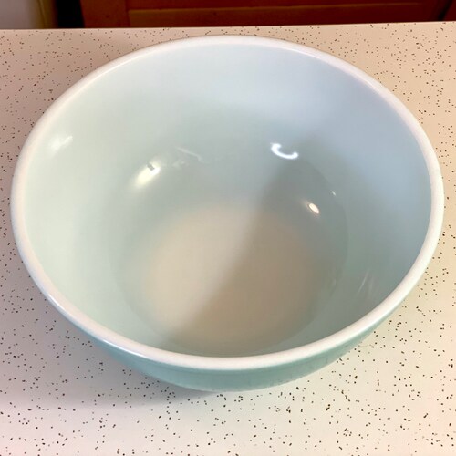 Pyrex shops Turquoise Mixing Bowl 404, Large Blue Pyrex 4 Quart
