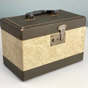 Vintage Small Train Case, Make Up Case Luggage