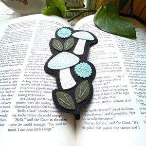 Mushroom Bookmark Gift for Bibliophile / Reader /Bookish / Booklover Gift / Book Club / Teacher / Mother's Day Woodland Bookmark zdjęcie 1