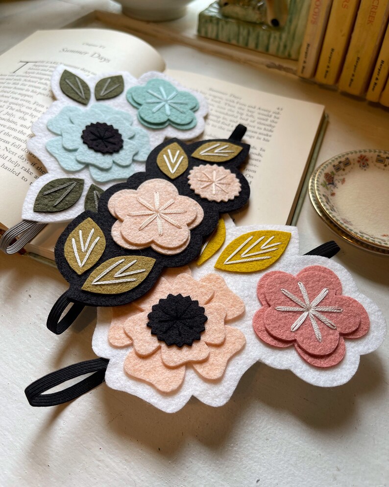 Elastic Flower Bookmark : For Booklover / Reader / Book Club / Bookworm / Teacher Appreciation Gift / Mother's Day / Bibliophile image 5