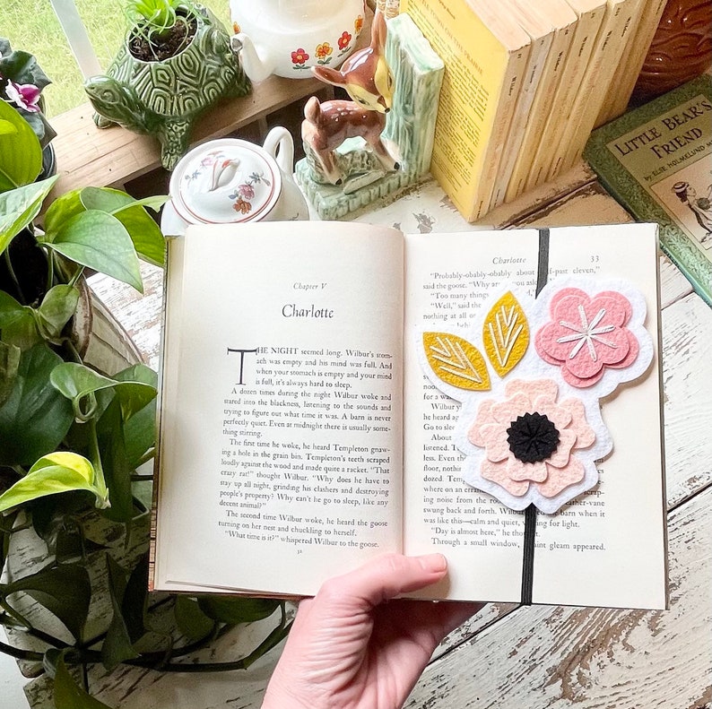 Elastic Flower Bookmark : For Booklover / Reader / Book Club / Bookworm / Teacher Appreciation Gift / Mother's Day / Bibliophile image 3