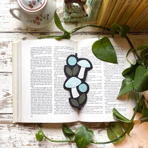 Mushroom Bookmark Gift for Bibliophile / Reader /Bookish / Booklover Gift / Book Club / Teacher / Mother's Day Woodland Bookmark zdjęcie 2