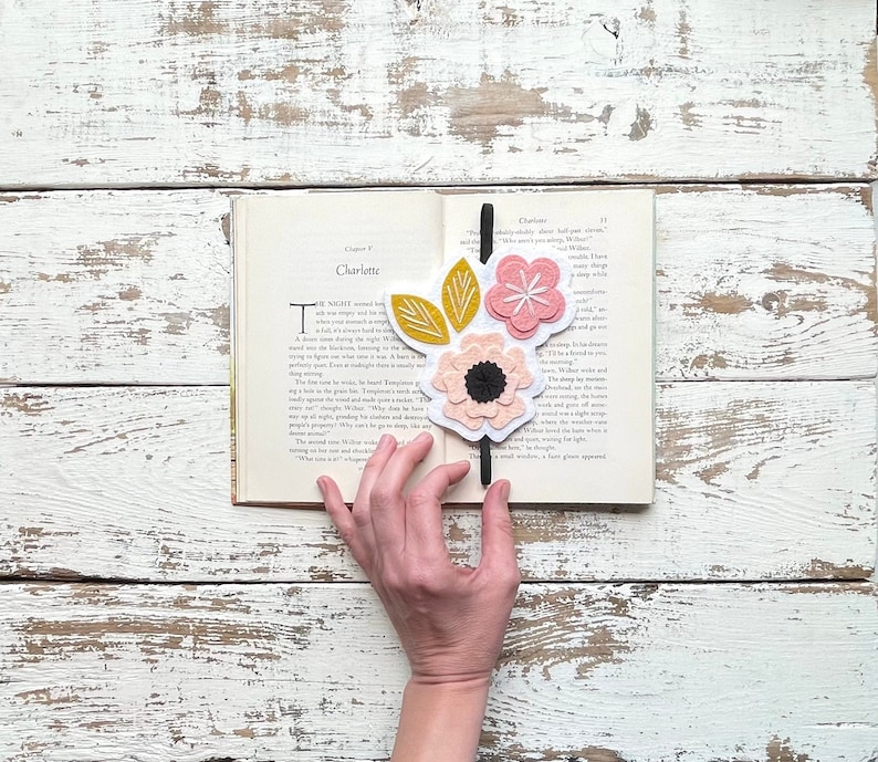 Elastic Flower Bookmark : For Booklover / Reader / Book Club / Bookworm / Teacher Appreciation Gift 