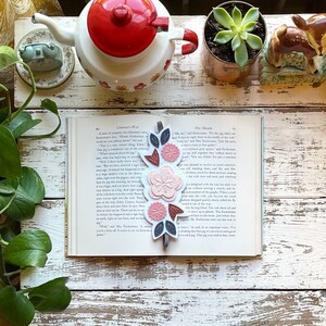 Flower Bookmark with Elastic Band - Pretty Bookmark -  Bookish Gift for Reader - Cottage Core - Reader - Booklover - Bookworm - Mother's Day