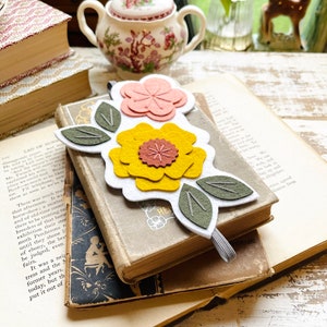 Flower Bookmark- Planner Band - Elastic Band Bookmark - Bookish Gift for Book Lover / Reader / Bibliophile / Book Club / Book Worm