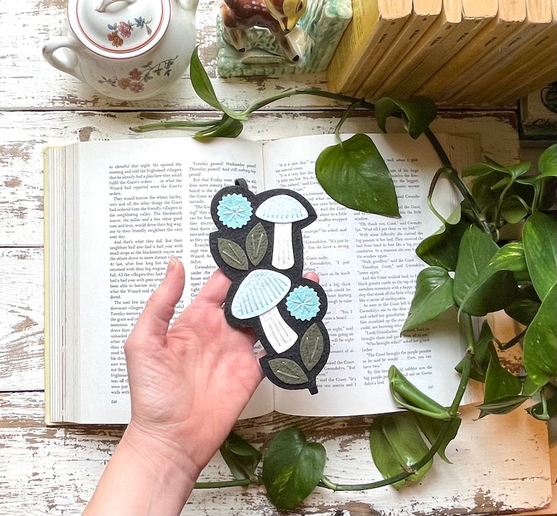 Mushroom Bookmark Gift for Bibliophile / Reader /Bookish / Booklover Gift / Book Club / Teacher / Mother's Day Woodland Bookmark zdjęcie 4