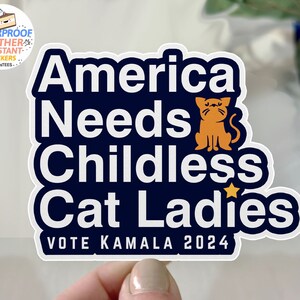 América necesita pegatina de damas gatas sin hijos, divertida pegatina electoral Kamala Harris 2024, vinilo IMPERMEABLE, linda calcomanía de dama gata feminista votante