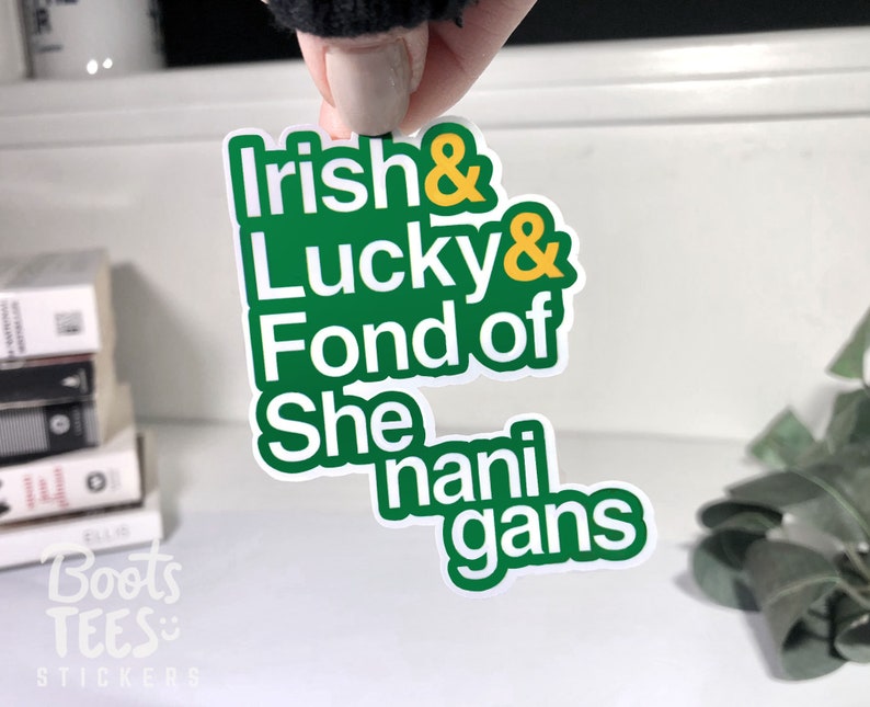 Puede incluir: Pegatina verde y amarilla con el texto "Irish & Lucky & Fond of Shenanigans".