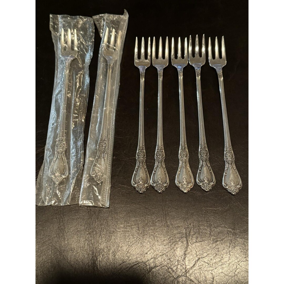 Oneida Kennett Square Distinction Deluxe HH Stainless Cocktail