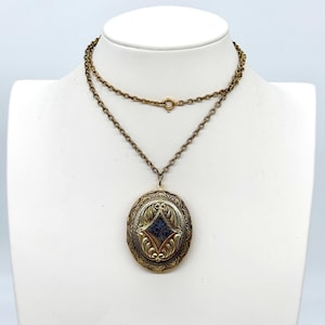 Gold Tone Oval Locket Necklace Vintage Photo Locket Romantic Charm Gift