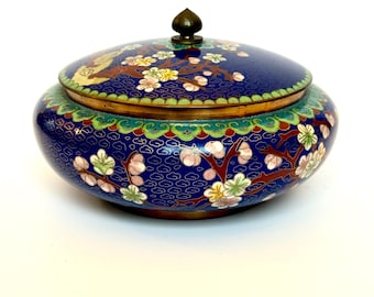 Pudełko na drobiazgi z emalii Cloisonné w stylu vintage, z mosiężnym motywem kwiatowym i ptakami