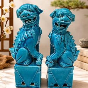Pareja de perros Foo chinos de porcelana esmaltada en turquesa, decoración vintage de leones guardianes